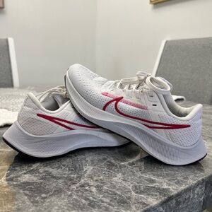 Nike White and Red Zoom Pegasus 38